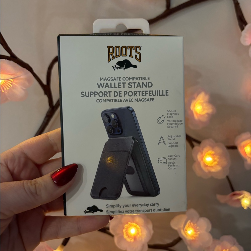 Roots MagSafe Wallet Stand - Sleek Black